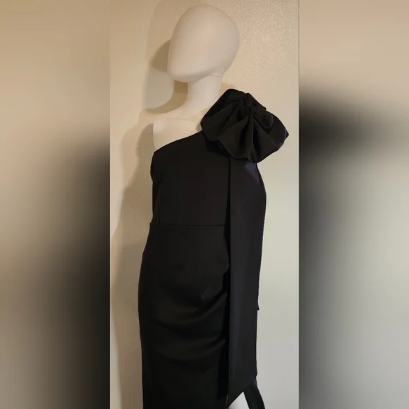 Showpo Black One Shoulder Gown Dress With Statement Bow & High Slit Size 8 - Picture 2 of 15
